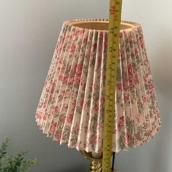 Vintage brass‎ table lamp with vintage lampshade floral cottage core traditional - Picture 9 of 15